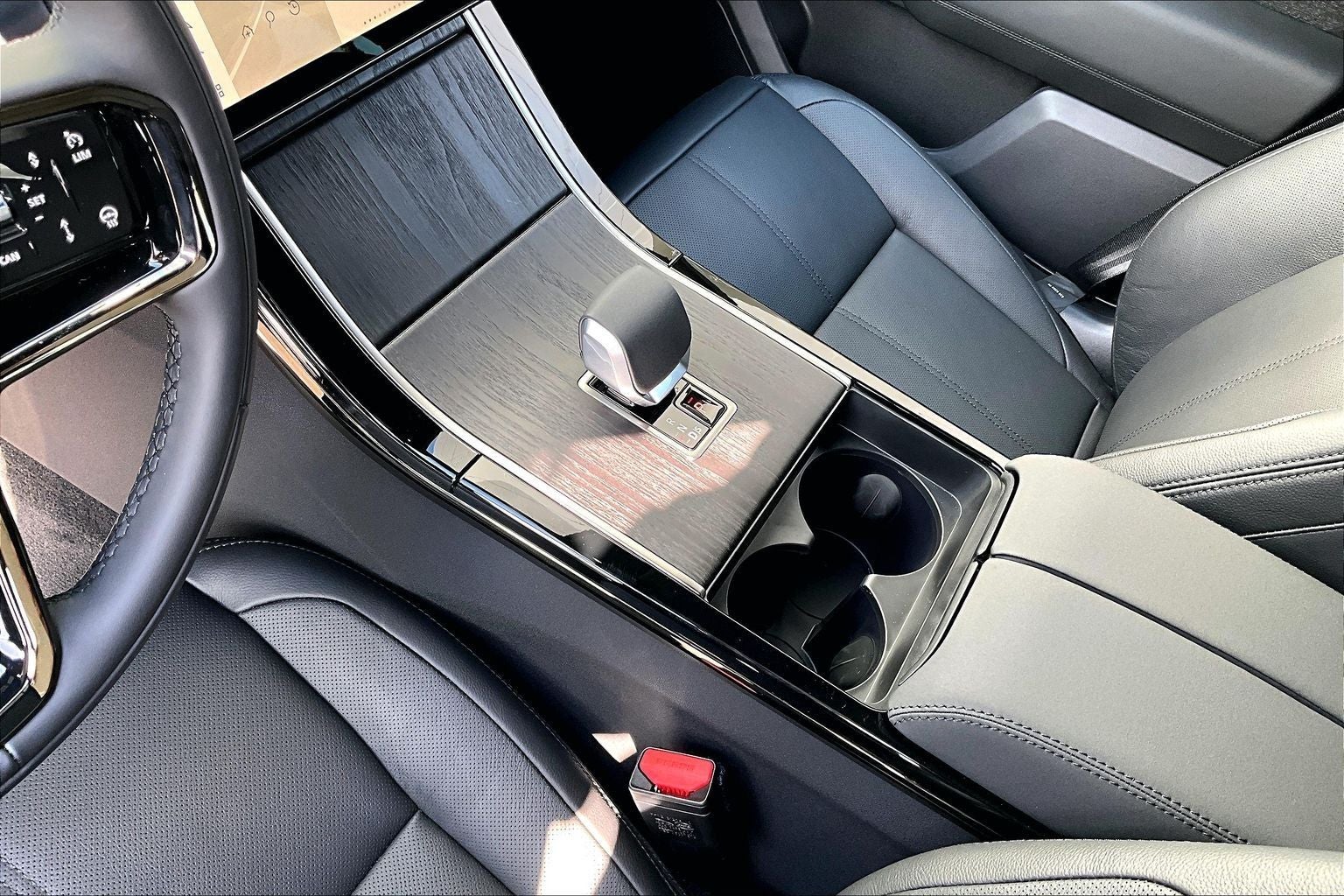 2026 Land Rover Range Rover Velar Dynamic SE