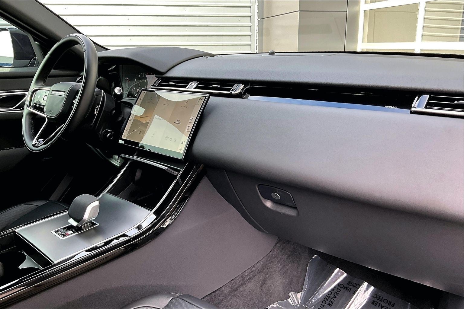 2025 Land Rover Range Rover Velar Dynamic SE