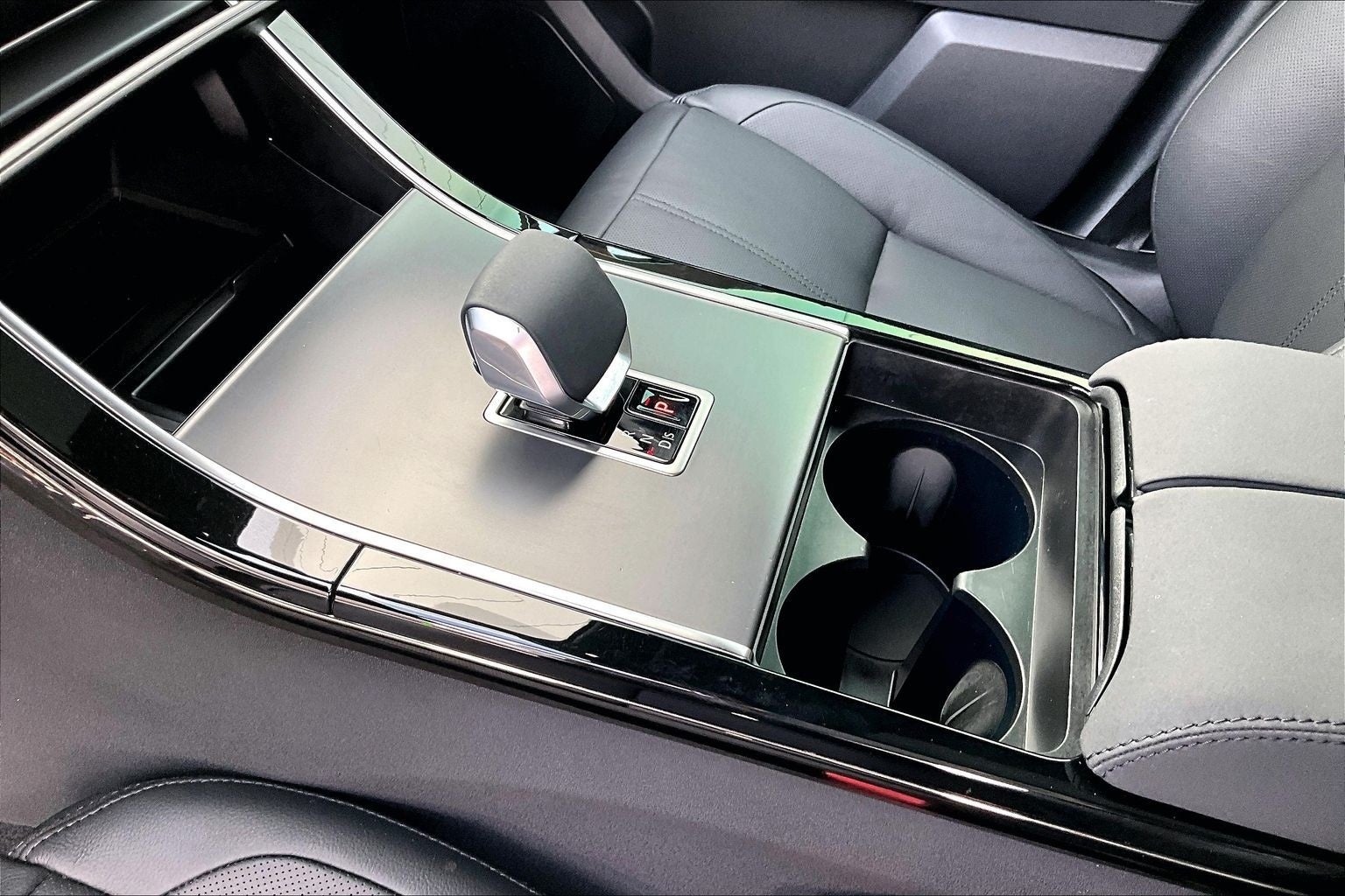 2025 Land Rover Range Rover Velar Dynamic SE