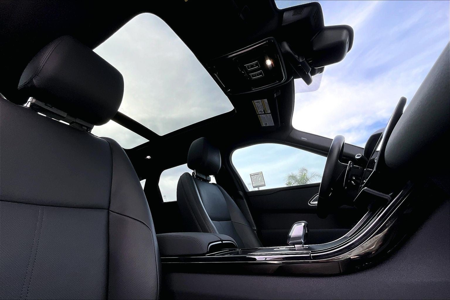 2025 Land Rover Range Rover Velar Dynamic SE