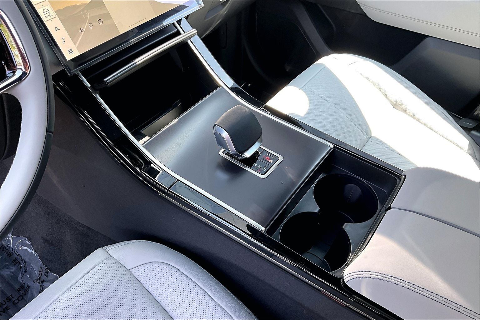 2026 Land Rover Range Rover Velar Belgravia Edition