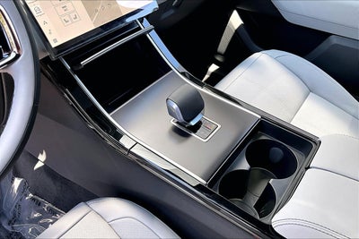 2026 Land Rover Range Rover Velar Belgravia Edition