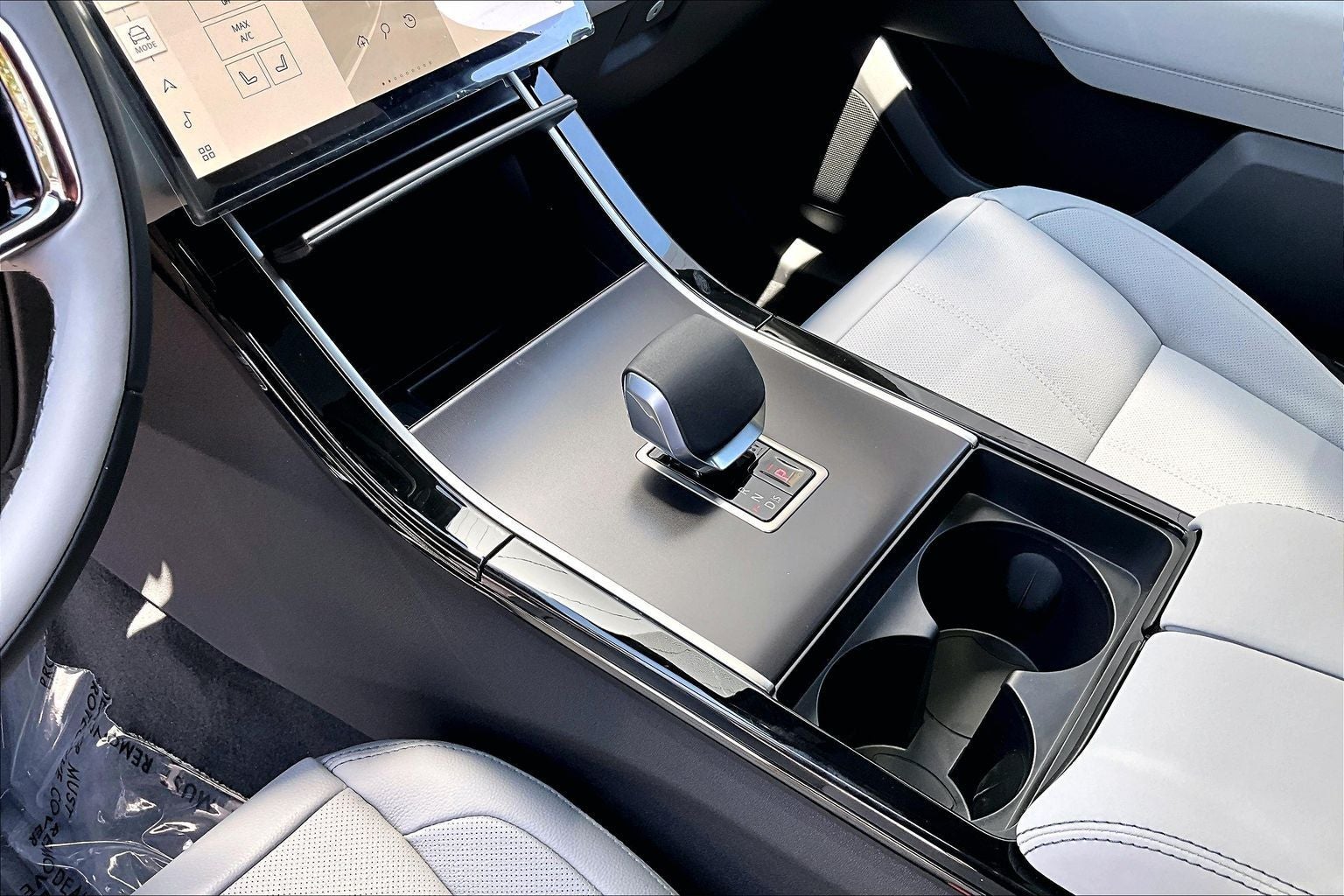 2026 Land Rover Range Rover Velar Belgravia Edition