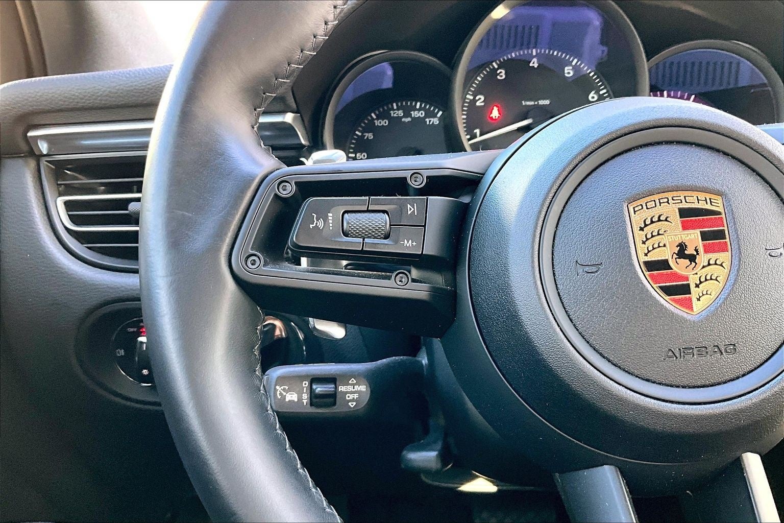 2024 Porsche Macan Base