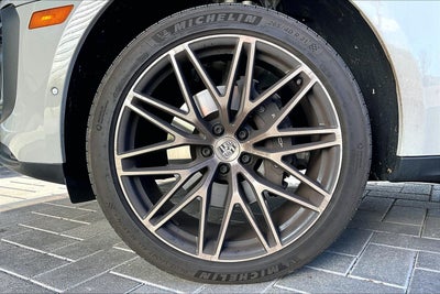 2024 Porsche Macan Base