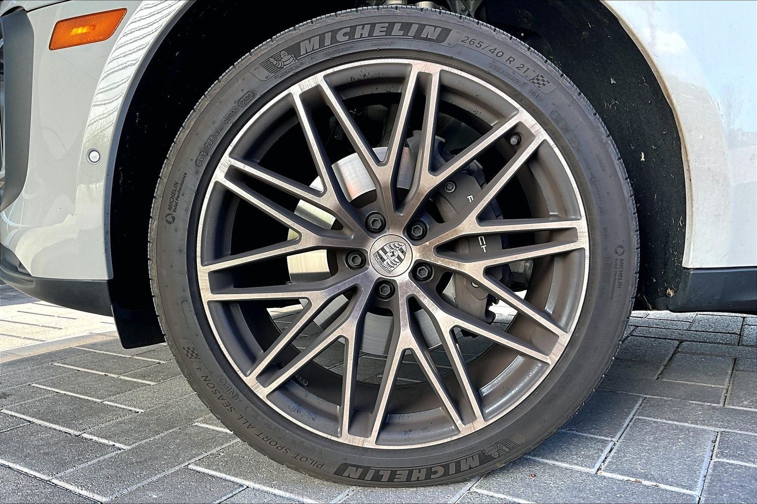 2024 Porsche Macan Base