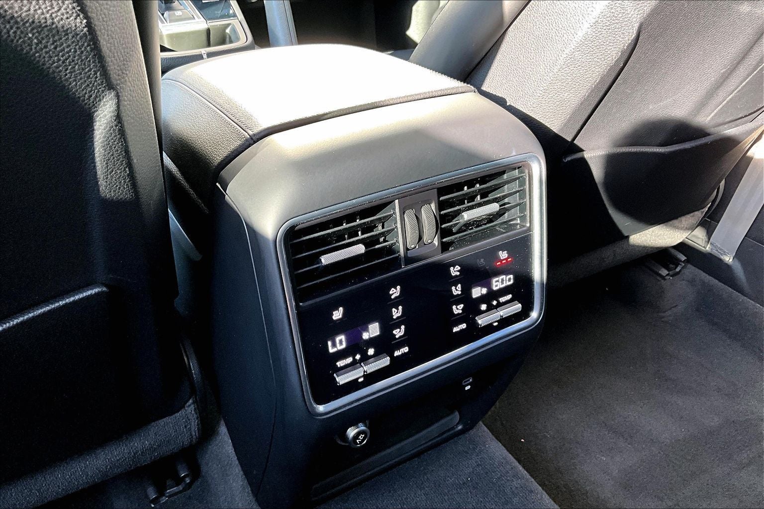 2022 Porsche Cayenne Platinum Edition