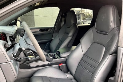 2025 Porsche Cayenne GTS