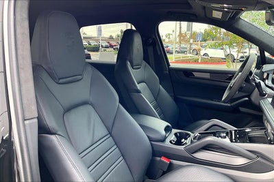 2025 Porsche Cayenne GTS