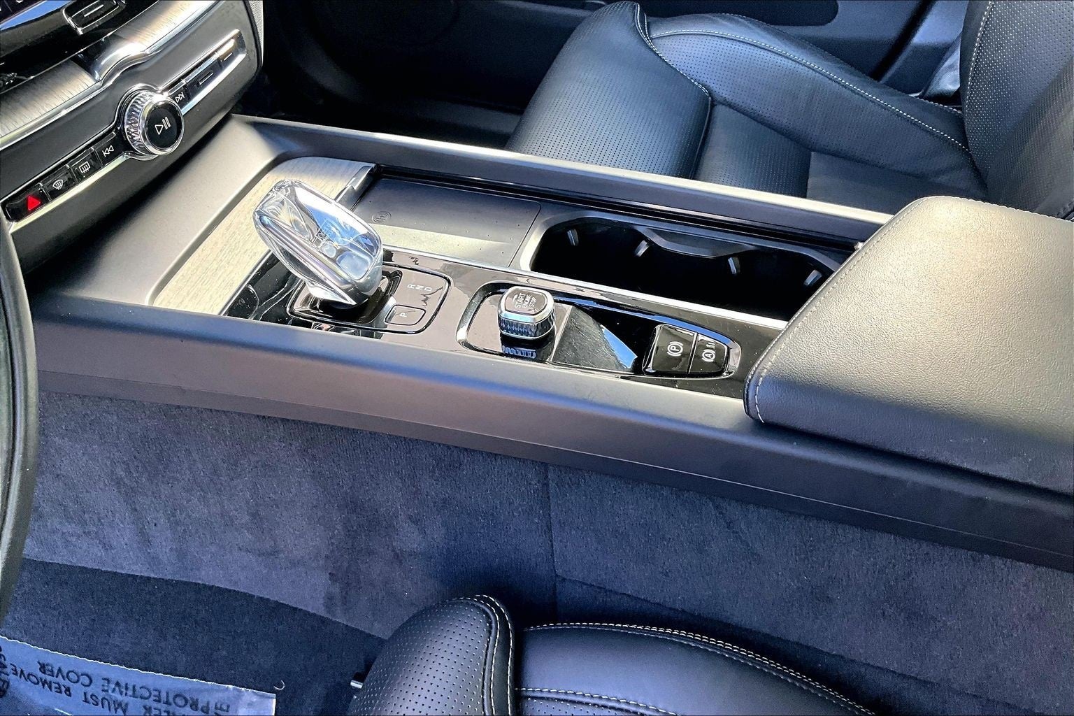 2022 Volvo XC60 Recharge Plug-In Hybrid T8 Inscription