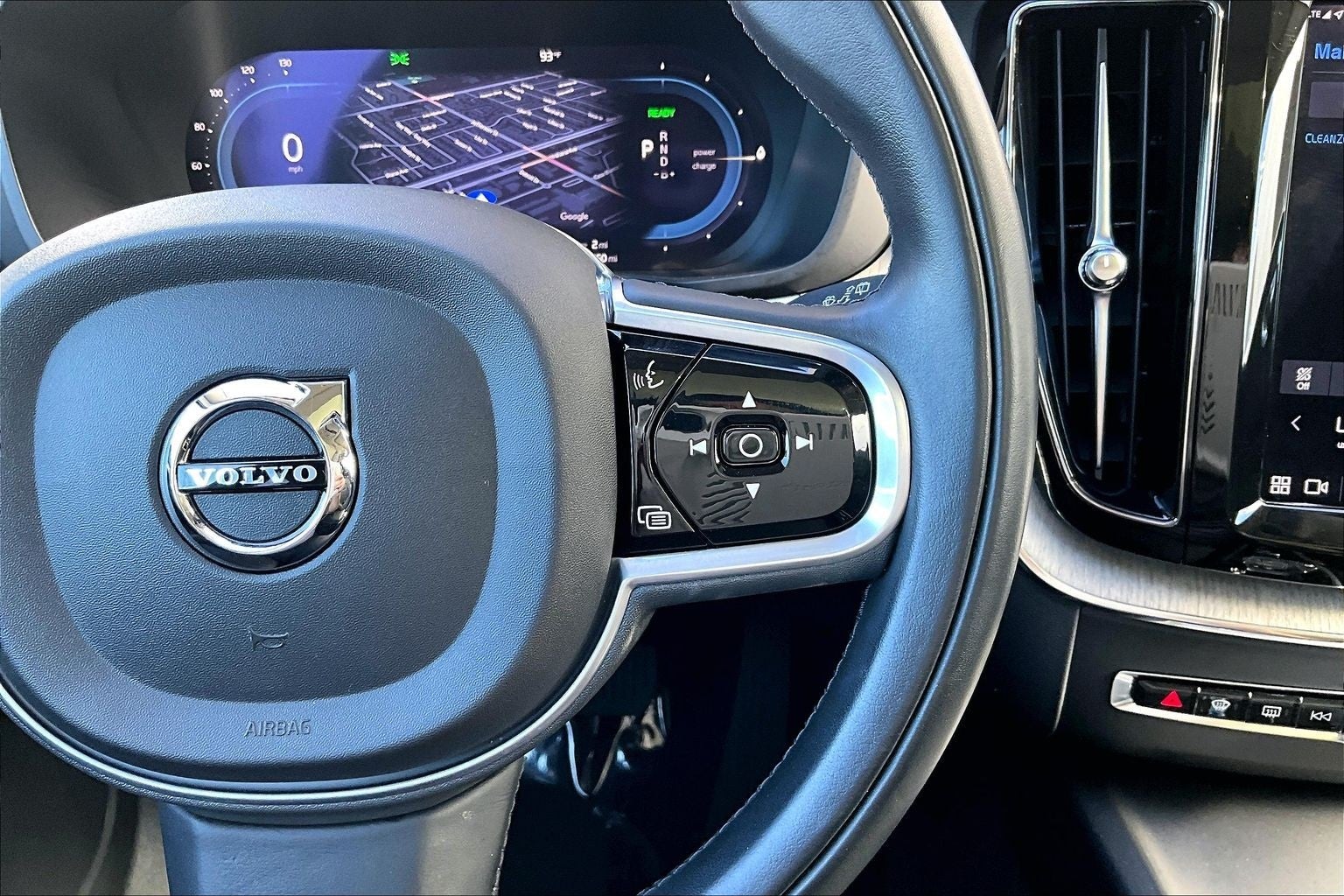 2022 Volvo XC60 Recharge Plug-In Hybrid T8 Inscription