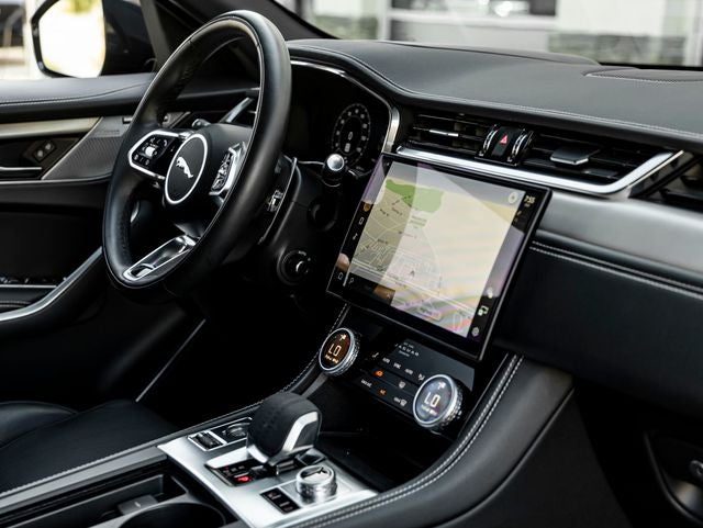 2025 Jaguar F-PACE P250 R-Dynamic S
