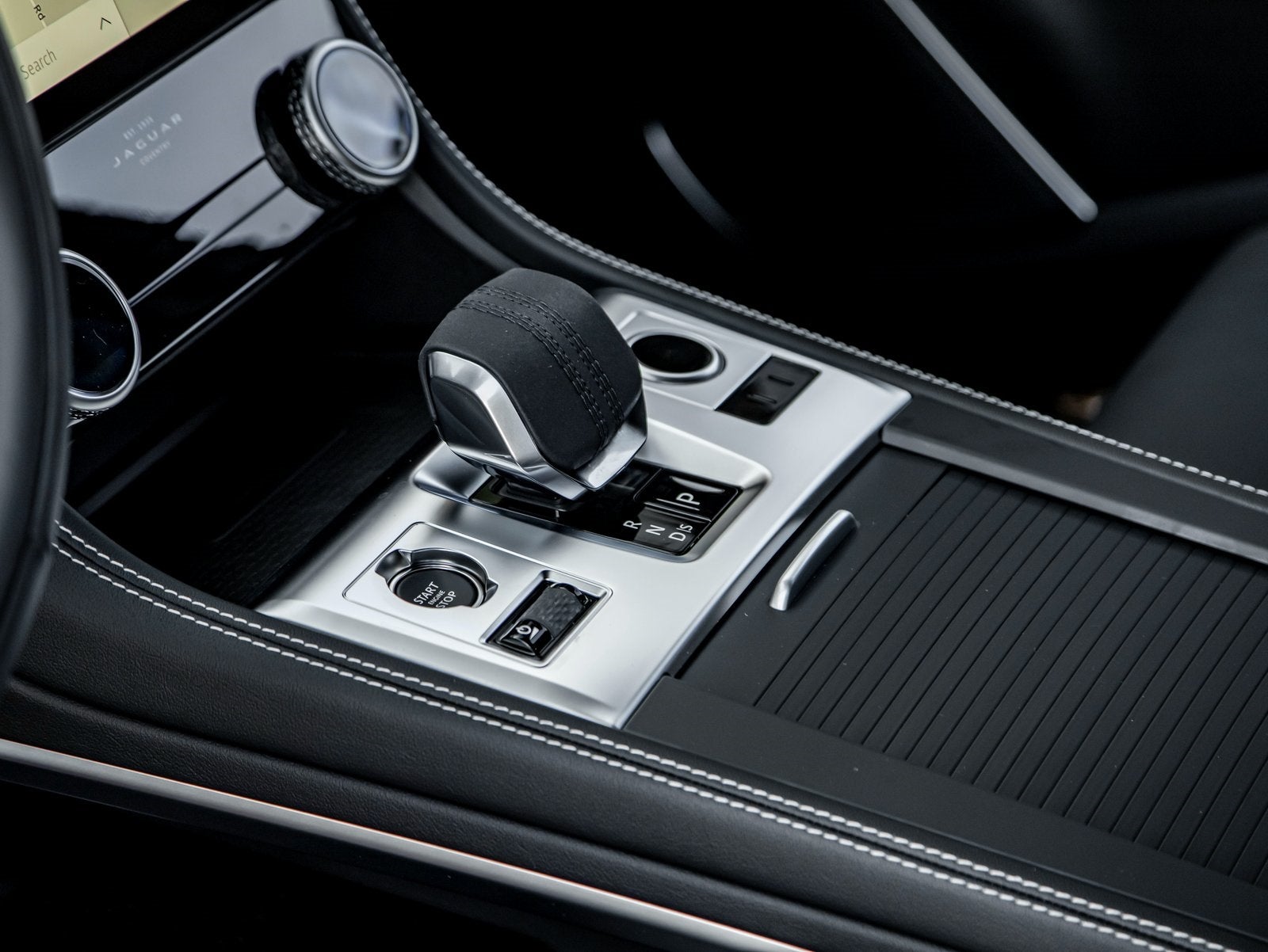 2025 Jaguar F-PACE P400 R-Dynamic S