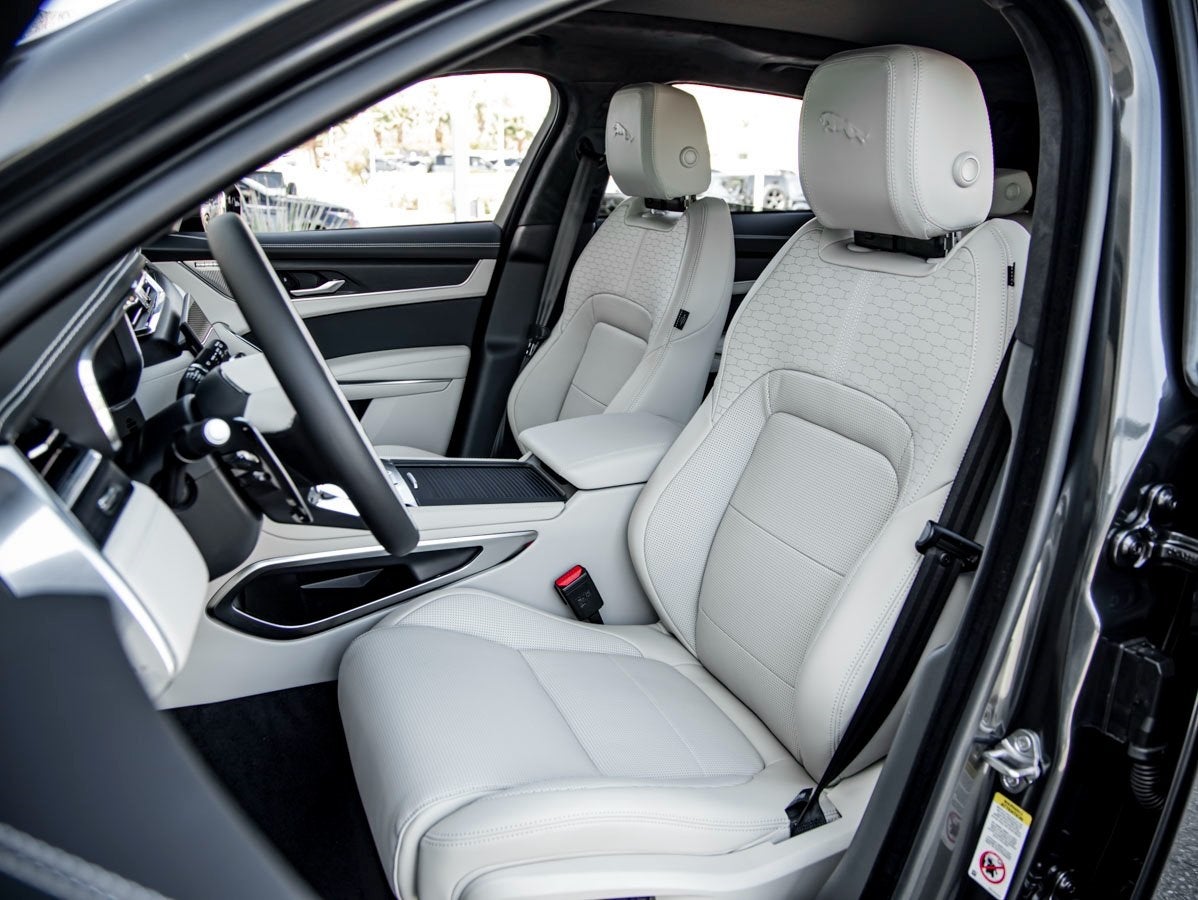 2025 Jaguar F-PACE P400 R-Dynamic S