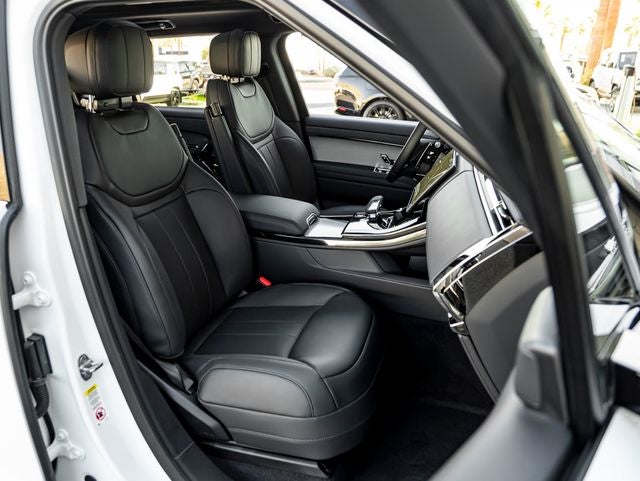2026 Land Rover Range Rover Sport SE