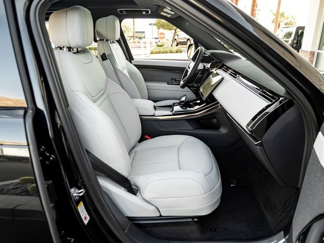 2026 Land Rover Range Rover Sport SE