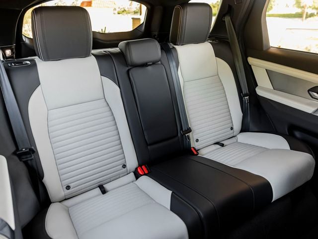 2025 Land Rover Discovery Sport SE