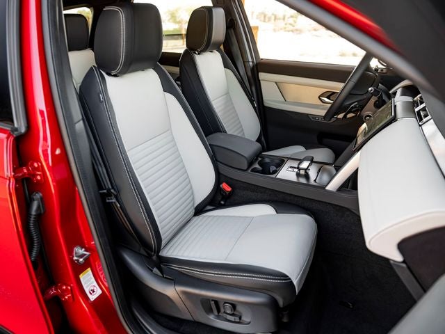 2025 Land Rover Discovery Sport SE