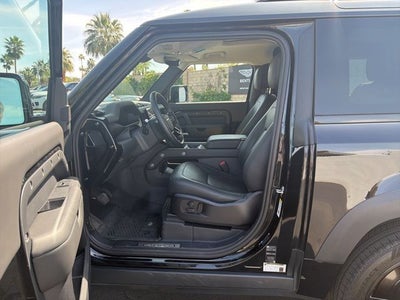 2025 Land Rover Defender 90 X-Dynamic SE