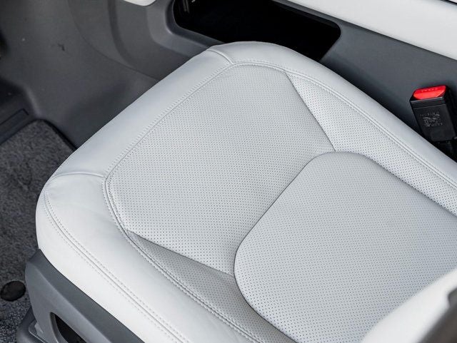 2026 Land Rover Defender 110 X-Dynamic SE