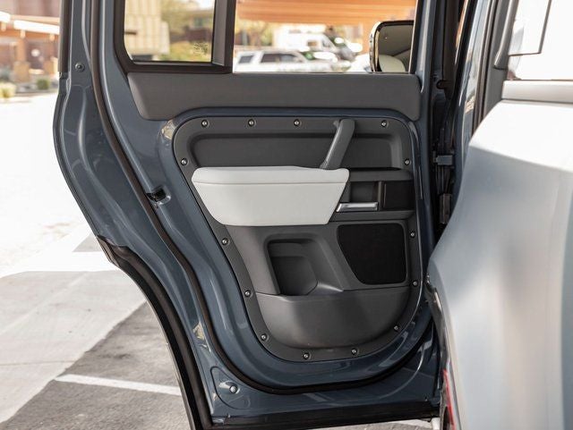 2026 Land Rover Defender 110 X-Dynamic SE