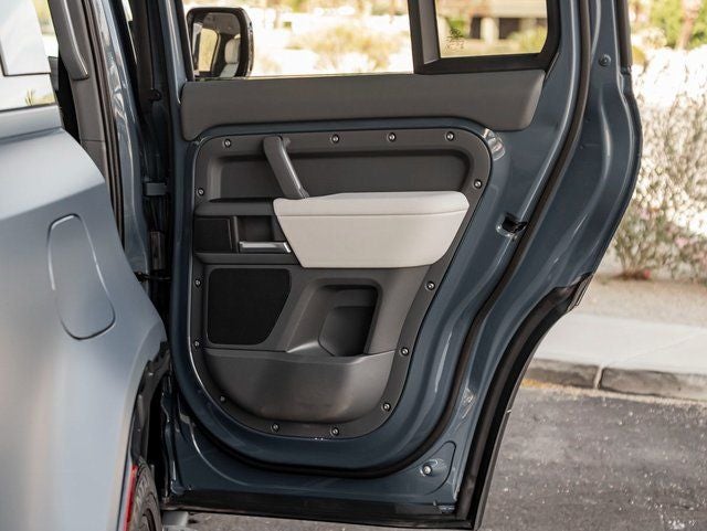 2026 Land Rover Defender 110 X-Dynamic SE