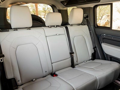 2026 Land Rover Defender 110 X-Dynamic SE