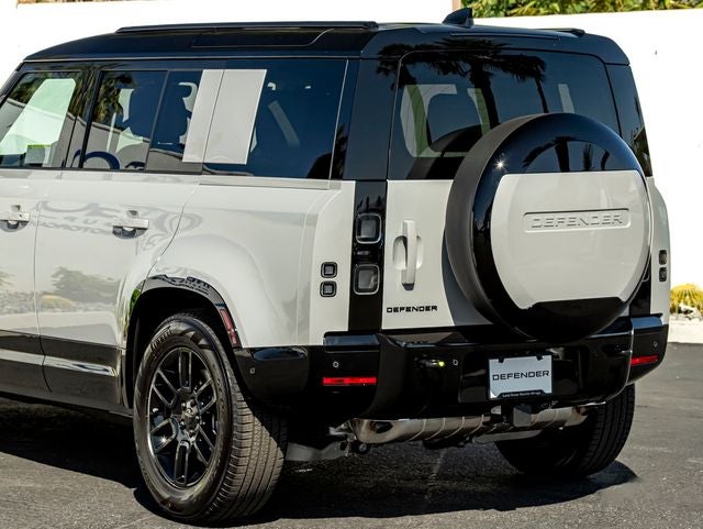 2026 Land Rover Defender 110 X-Dynamic SE