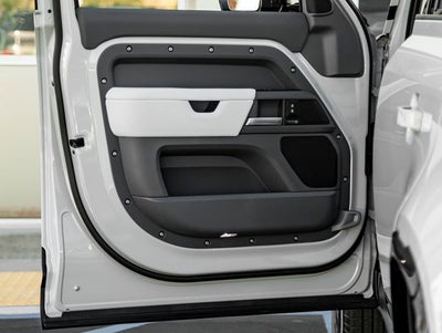 2026 Land Rover Defender 110 X-Dynamic SE