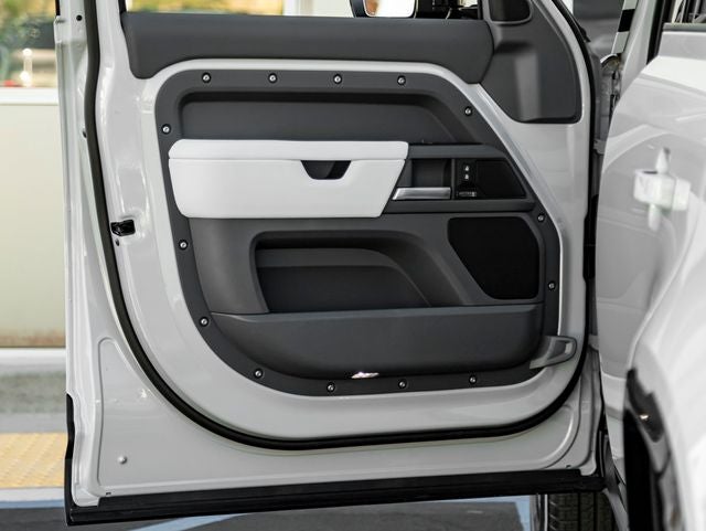 2026 Land Rover Defender 110 X-Dynamic SE