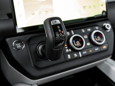 2026 Land Rover Defender 110 X-Dynamic SE