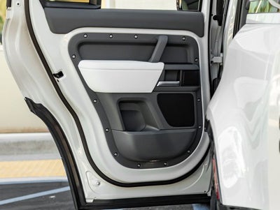 2026 Land Rover Defender 110 X-Dynamic SE