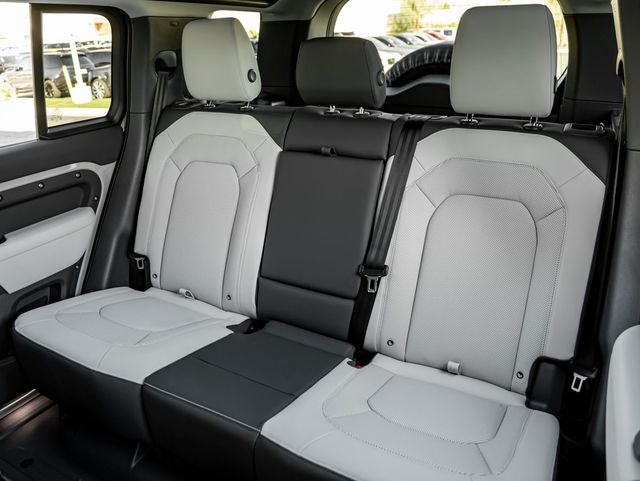 2026 Land Rover Defender 110 X-Dynamic SE
