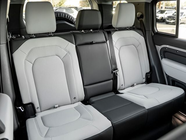 2026 Land Rover Defender 110 X-Dynamic SE