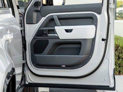 2026 Land Rover Defender 110 X-Dynamic SE