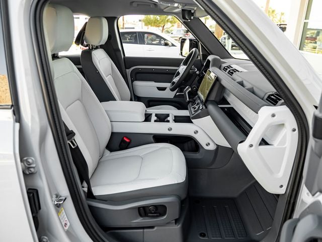 2026 Land Rover Defender 110 X-Dynamic SE