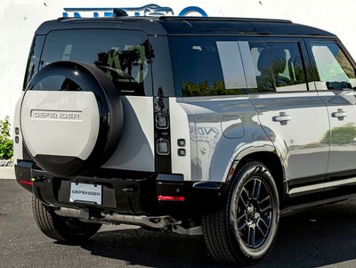 2026 Land Rover Defender 110 X-Dynamic SE