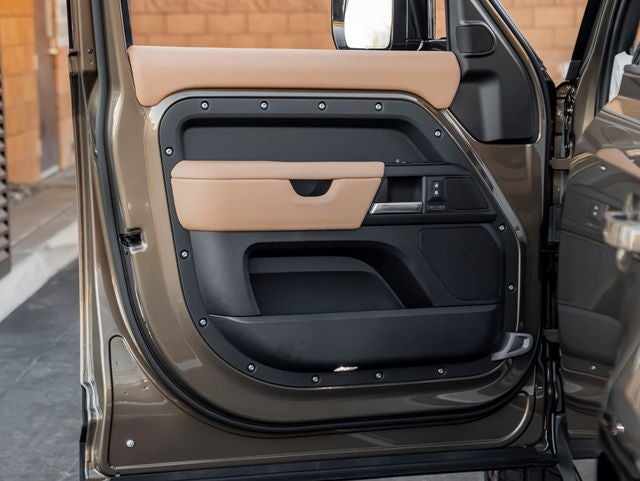 2026 Land Rover Defender 110 X-Dynamic SE