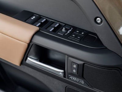 2026 Land Rover Defender 110 X-Dynamic SE