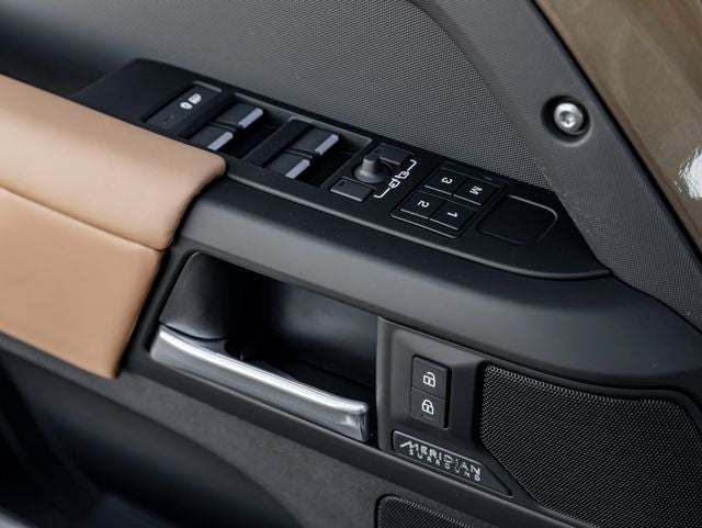 2026 Land Rover Defender 110 X-Dynamic SE