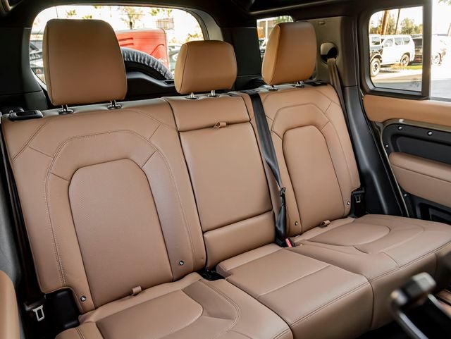 2026 Land Rover Defender 110 X-Dynamic SE