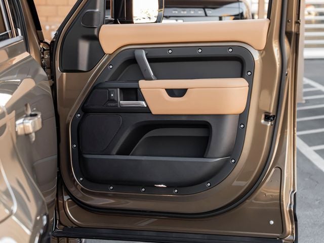 2026 Land Rover Defender 110 X-Dynamic SE