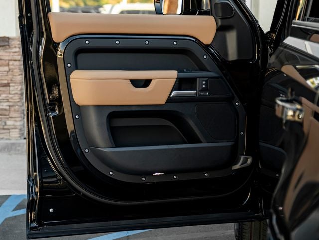2026 Land Rover Defender 110 X-Dynamic SE