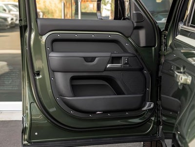 2026 Land Rover Defender 110 X-Dynamic SE