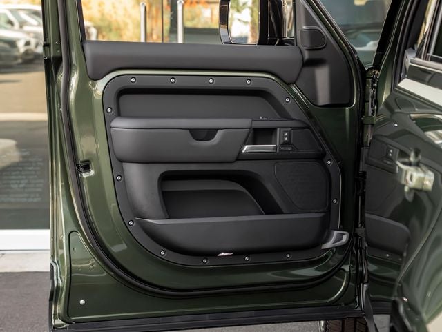 2026 Land Rover Defender 110 X-Dynamic SE