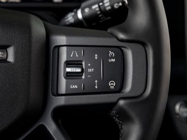 2026 Land Rover Defender 110 X-Dynamic SE