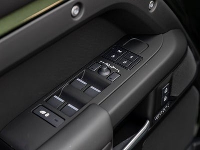 2026 Land Rover Defender 110 X-Dynamic SE