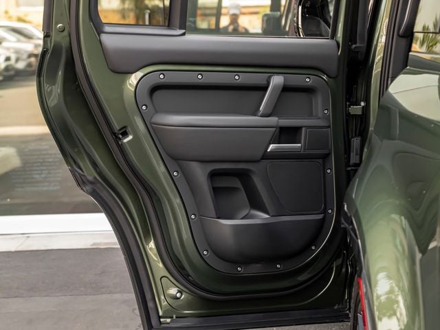 2026 Land Rover Defender 110 X-Dynamic SE