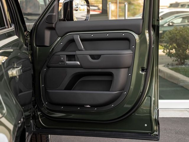 2026 Land Rover Defender 110 X-Dynamic SE