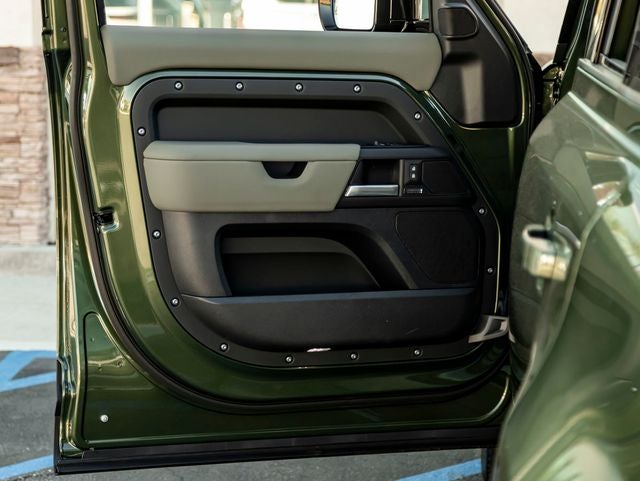 2026 Land Rover Defender 110 X-Dynamic SE
